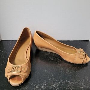 Tory Burch Tan leater Low Wedge Shoes